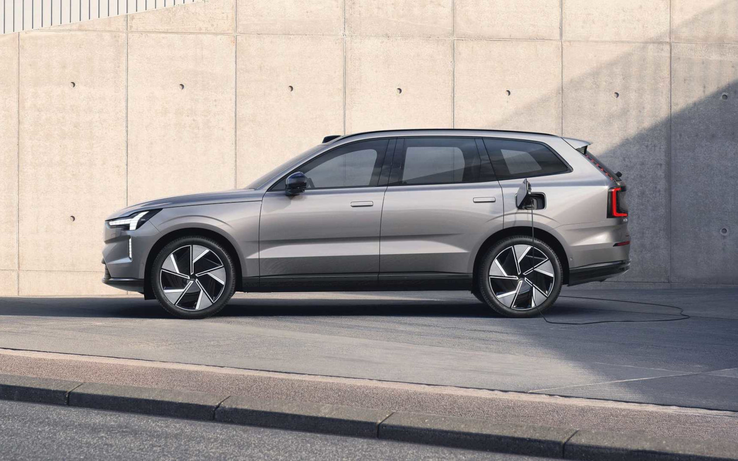 Volvo EX90 2024 SUV Drive